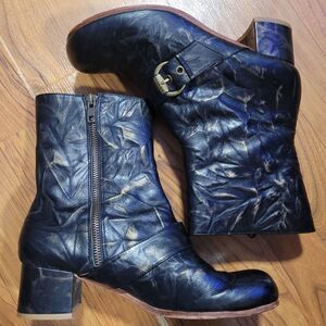 Gee WaWa Anthropologie Distressed Black & Gold Lava Ankle Boots Boho Steampunk